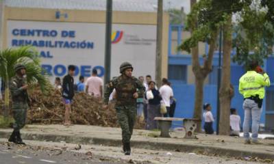 La seguridad se reforzó el pasado miércoles 24 de julio de 2019 en El Rodeo, tras la fuga y recaptura de cinco presos. Foto: API Este contenido ha sido publicado originalmente por Diario EL COMERCIO en la siguiente dirección: https://www.elcomercio.com/actualidad/carcel-rodeo-amotinamiento-fuga-bandas.html. Si está pensando en hacer uso del mismo, por favor, cite la fuente y haga un enlace hacia la nota original de donde usted ha tomado este contenido. ElComercio.com