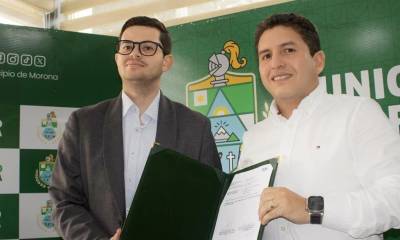 Francisco Andramuño, alcalde de Morona, firmó el convenio con el BDE / Foto: cortesía Municipio de Morona