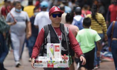 En Quito, precisó, apenas un tercio de la población que se dedica al comercio lo hace de manera formal. Foto: EFE