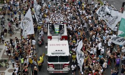 El cortejo fúnebre de Pelé pasó por delante de la casa de la madre del astro brasileño, Celeste Arantes, que en 2022 cumplió 100 años de edad / Foto: EFE