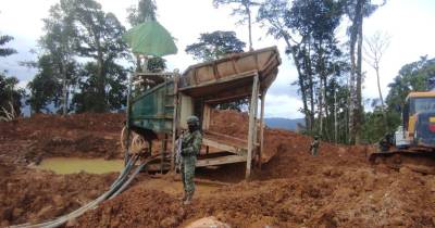 La operación resultó en la destrucción de tres campamentos utilizados para extracción ilegal de minerales / Foto: cortesía Fuerzas Armadas