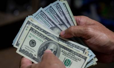 Grandes contribuyentes aportaron $ 4.810 millones en 2021 / Foto : EFE