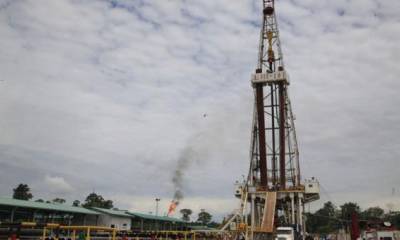 Ecuador comenzó a exportar petróleo desde 1972. Antes de ese año el crudo extraído de la Costa servía para el consumo interno Este contenido ha sido publicado originalmente por Diario EL COMERCIO en la siguiente dirección: http://www.elcomercio.com/actualidad/caida-precio-petroleo-produccion-ecuador.html. Si está pensando en hacer uso del mismo, por favor, cite la fuente y haga un enlace hacia la nota original de donde usted ha tomado este contenido. ElComercio.com Este contenido ha sido publicado originalmente por Diario EL COMERCIO en la siguiente dirección: http://www.elcomercio.com/actualidad/caida-precio-petroleo-produccion-ecuador.html