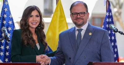 Una semana antes de las votaciones, la secretaria de Seguridad Nacional de EE.UU., Kristi Noem, visitó Ecuador por segunda / Foto: EFE