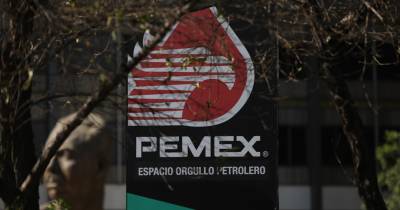 De acuerdo con el Plan Estratégico para el Fortalecimiento de Petróleos Mexicanos (Pemex) 2025-2035 ha logrado eliminar 7.337 tomas clandestinas y recuperar cerca de 51 millones de litros de hidrocarburo desde 2019./ Foto: cortesía EFE