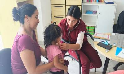 Durante las jornadas, el personal de salud realiza evaluaciones nutricionales que incluyen medición de peso, talla y niveles de hemoglobina / Foto: cortesía MDH