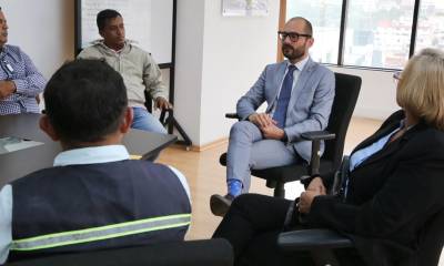 El viceministro de Minas, Andrés Delgado, se reunió con pobladores de Las Naves, provincia de Bolívar / Foto: cortesía Ministerio de Energía