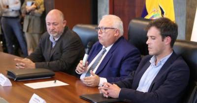 El 3 de julio, Guilhermo Ferreira (centro) participó en una rueda de prensa sobre los impactos de la lluvia en el sector petrolero / Foto: cortesía Ministerio de Energía y Minas