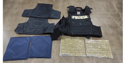 3 policías fueron aprehendidos al intentar meter casi 500 balas a la cárcel de Latacunga