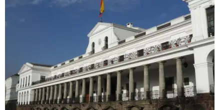 Ecuador cumple metas con el FMI y avanza en ajustes fiscales