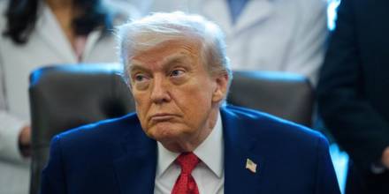 Trump dice que Venezuela entregará entre 30 a 50 millones de barriles de petróleo a EE.UU.