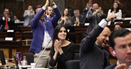 Empresas públicas podrán contratar seguros sobre materias primas