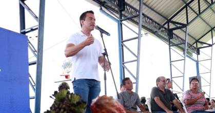 Noboa anuncia condonación de deudas por las inundaciones 