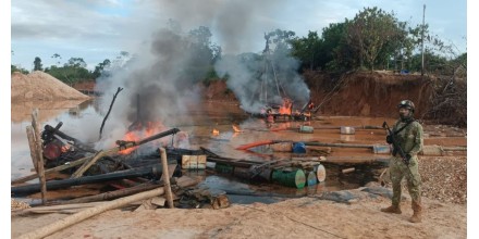 Perú destruye 17 campamentos de minería ilegal en la Amazonía