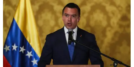 Riesgo país de Ecuador cae a 396 puntos y alcanza su nivel más bajo en más de una década