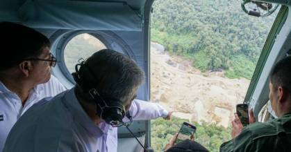 Perú: Ministros sobrevolaron zona fronteriza afectadas por la minería ilegal