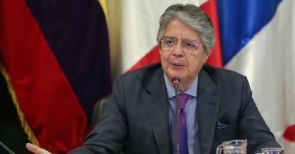 Luis Hernández renunció al ministerio de Defensa