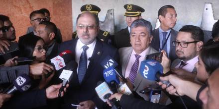 Henry Kronfle pide al gobierno que cambie de vocero
