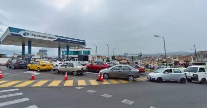 Carchi sufre escasez de combustible por el paro
