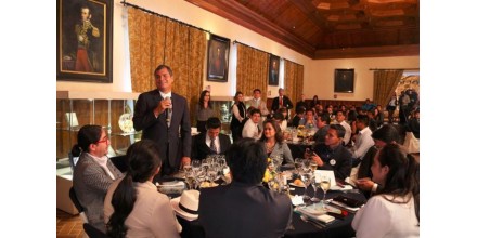 Por primera vez, la gente cree que la crisis es culpa de Correa, según CEDATOS