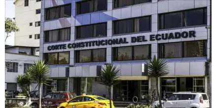 Ecuador retoma la vía de los tratados de inversión tras cambio de criterio constitucional