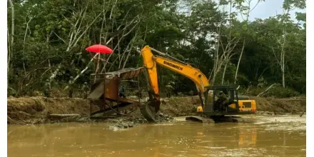 Minería ilegal de oro mueve más de $ 1.000 millones al año en Ecuador