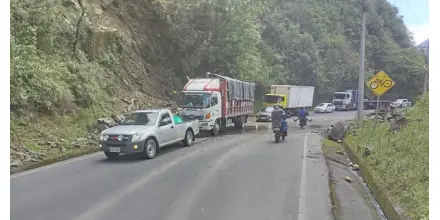 Plantean ampliar a cuatro carriles la vía Baños–Puyo ante caos vehicular