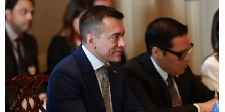 Gobierno oficializa el fin de los aranceles del 100 % a productos colombianos 