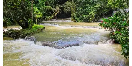 Pastaza debate impactos ambientales y turísticos de los diques en sus ríos