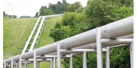 Informe prevé leve crecimiento del sector petrolero intermedio en Ecuador 