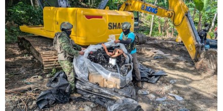 Ejército ecuatoriano destruye maquinaria utilizada en minería ilegal en Napo
