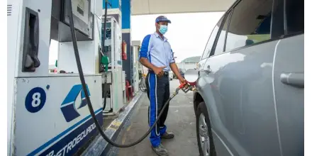 Ecuador mantiene gasolina barata con más subsidios 