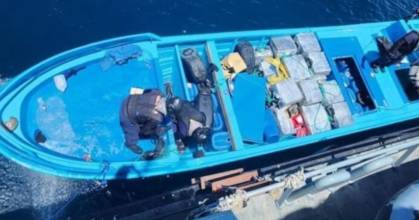 La Armada interceptó 'narcolancha' con 1,8 toneladas de cocaína cerca de Galápagos 