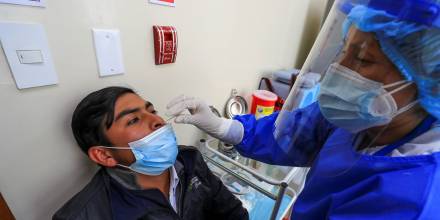 Ecuador suma 1.115 nuevos casos de covid-19