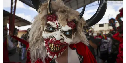 Miles de diablos bailan en Píllaro