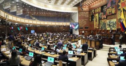 Asamblea apoya medidas para restaurar democracia en Venezuela 