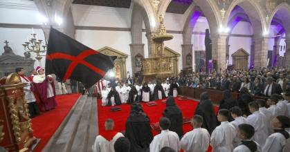 El Arrastre de Caudas, antiguo rito de Semana Santa, se sigue representando solo en Quito