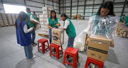 Más del 70 % de los paquetes electorales para el referéndum ya están listos en Ecuador
