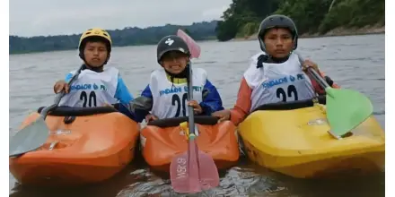 Jóvenes en Napo utilizan el kayak como herramienta educativa y de monitoreo ambiental