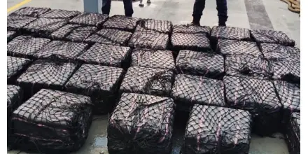 Armada de Ecuador incauta 67 bultos de droga