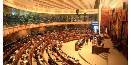 Asamblea otorga licencia a Noboa para ausentarse de sus funciones por 18 días