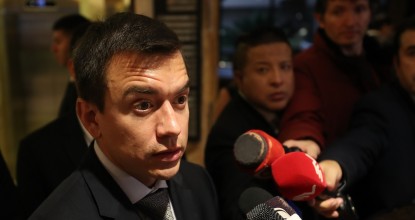 Noboa y Lasso se encaran en redes por contratos de "última hora"