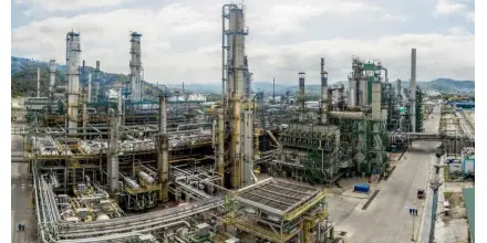 Crisis en refinerías obliga a Ecuador a importar más combustibles y elevar sus costos 