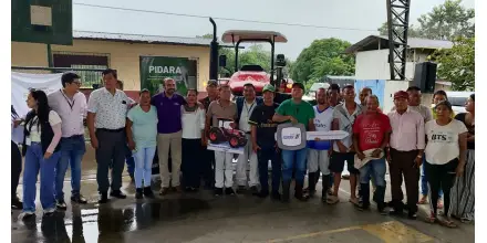Impulso al agro en Sucumbíos: productores reciben maquinaria, insumos y títulos de tierra