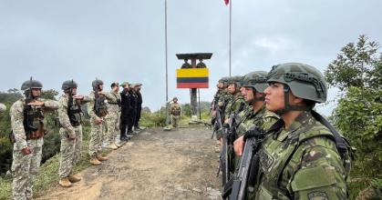 Ecuador y Perú fortalecen cooperación militar en la frontera