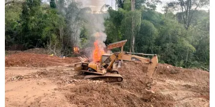 Operativo militar interviene minería ilegal en Orellana y decomisa maquinaria