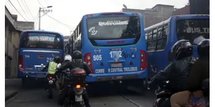 Transportistas de Quito recortan horarios de servicio y exigen revisión de tarifas