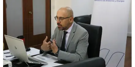 El Gobierno apuesta por la inversión privada para frenar la caída de la producción petrolera
