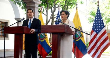 El riesgo país cayó a 716 puntos, mínimo desde 2022