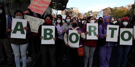 Ecuador, un año en el frustrante laberinto de la ley del aborto por violación
